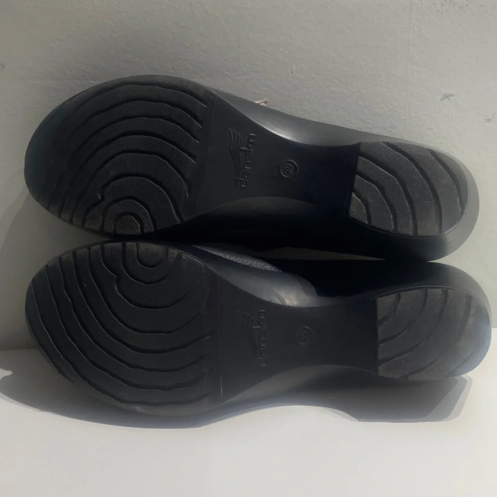 Dansko Womens Josie Mary Jane Shoe  Black